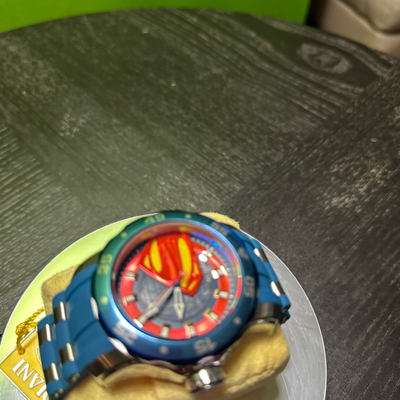 NWT Superman Invicta Watch with hard case and gift box - Picture 10 of 16